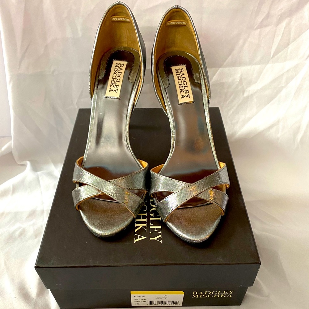 Badgley Mischka shiny pewter heels